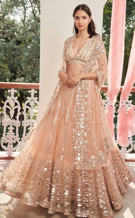 Dresses For Brides Sister, Glitter Lehenga, Lehenga For Reception, Party Lehenga, Brides Sister, Vintage Wedding Dress Boho, Big Wedding Dresses, Latest Bridal Lehenga, Fall Night