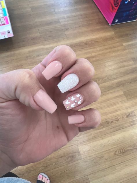 Nails For Disney World Simple, Classy Disney Nails Acrylic, Short Square Disney Nails, Disney Nails Square, Simple Mickey Mouse Nails, Disney Nail Ideas Simple, White Disney Nails, Disney Theme Nails, Disney French Tip Nails