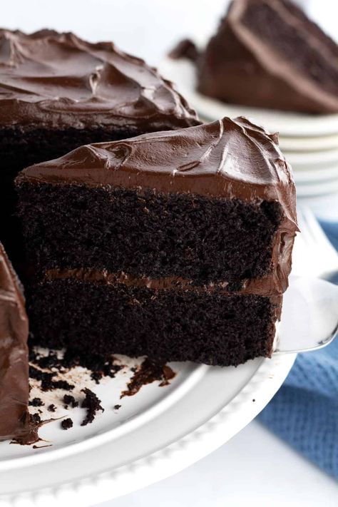 Chocolate Cake Moist, Chocolate Coffee Cake, White Chocolate Desserts, Chocolate Cake With Coffee, Homemade Chocolate Cake, Fudge Frosting, Chocolate Fudge Cake, Best Chocolate Cake, Breakfast Pastries