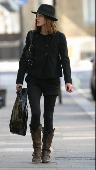 Keira Knightley Style, Estilo Hippy, Boating Outfit, Legging Outfits, Keira Knightley, 가을 패션, Black Tights, Outfits With Leggings, Edgy Fashion