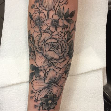 New ink :) daffodil rose cherry blossom tattoo Daffodil And Cherry Blossom Tattoo, Rose And Daffodil Tattoo Ideas, Cherry Blossom And Daffodils Tattoo, Black And Grey Daffodil Tattoo, Daffodil Tattoo Big, Daffodil Tattoo Shaded, Daffodils Tattoo, Welsh Tattoo, Rose Half Sleeve