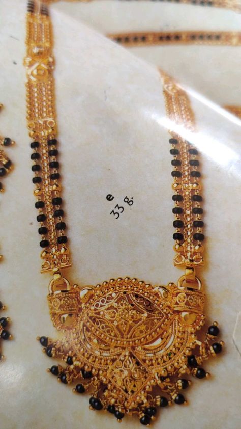 Nalapusalu Designs Gold Long Latest, Black Bits Chain Gold, Long Nallapusalu Designs Gold Latest, Nallapusalu Designs Gold Long, Nallapusalu Designs Gold, Thali Designs, Gold Buttalu, Pretty Gold Necklaces, Black Beats