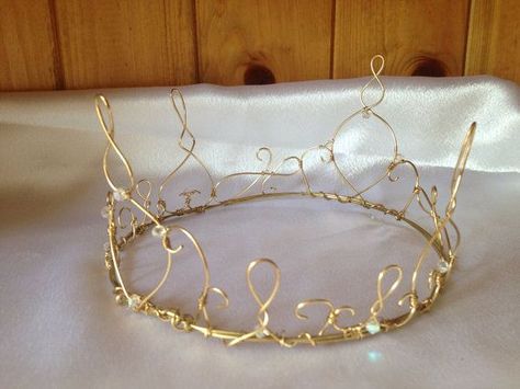 Farie Dresses, Queen Clarion, Pasta Diy, Wire Crown, Crown Ideas, Etsy Halloween, Crown Gold, Wire Diy, Diy Crown