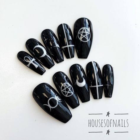 Goth Nails Simple, Ankh Nails, Satanic Nail Art, Supernatural Nail Art, Pentagram Nails, Witchcraft Nails, Supernatural Nails, Goth Nail Art, Dibujos Halloween