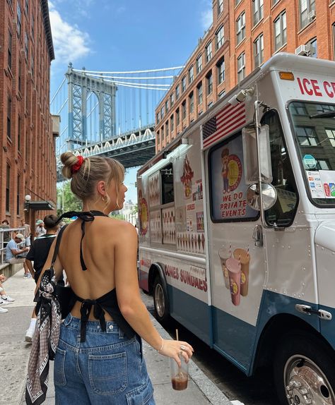 - sunday morning spent in dumbo, rummaging around the brooklyn flea & getting lunch at the time out market! #brooklyn #newyorkcity #nyc #aussieinnyc Apartment Brooklyn, Dumbo Nyc, Nyc Guide, Time Out, Sunday Morning, Dream Closet, Brooklyn, Apartment, New York