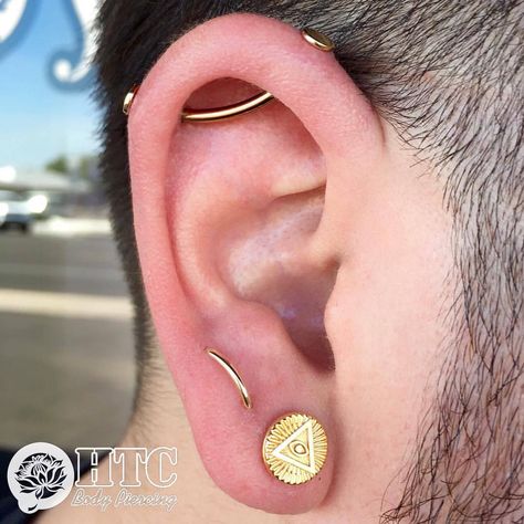 Alternative To Industrial Piercing, Lobe Orbital Piercing, Curved Industrial Piercing, Orbital Piercing Lobe, Industrial Piercing Alternative, Orbital Lobe Piercing, Double Orbital Piercing, Industrial Piercing Men, Double Ear Piercing Ideas