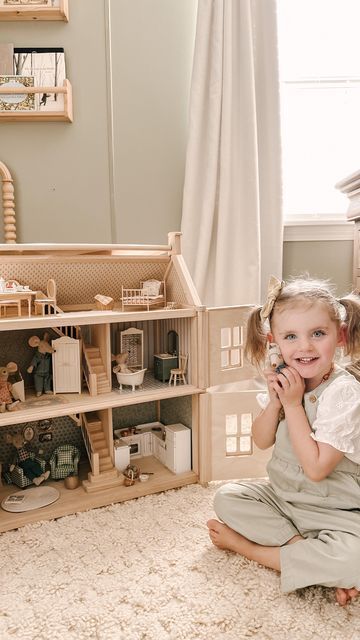 Maileg Dollhouse Wallpaper, Maileg Mouse Dollhouse, Maileg Flisat, Hearth And Hand Dollhouse Makeover, Maileg Dollhouse Ideas, Hearth And Hand Dollhouse, Doll House Design, Pottery Barn Dollhouse, Maileg House