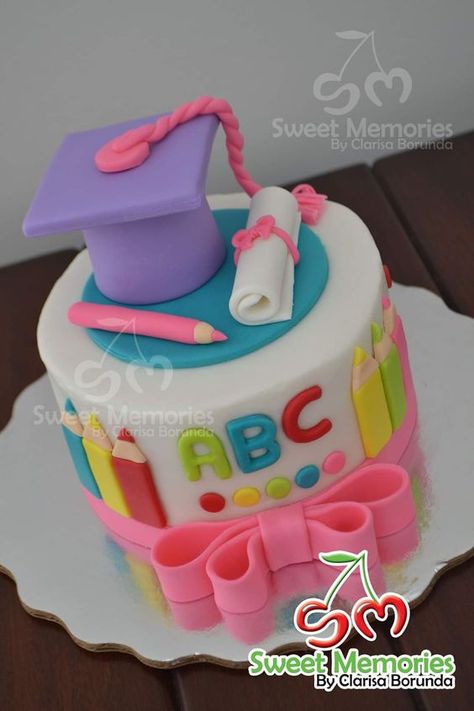 Graduation Cake Preschool, Graduation Cake For Kindergarten, Kindergarten Cake Graduation, Preschool Graduation Cake Ideas, Kindergarten Graduation Cake Ideas, Kindergarten Graduation Cakes, Kinder Graduation Cake, Cake For Kindergarten, Kindergarten Cake