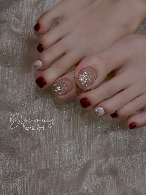 Simple Pedicure Designs, Foot Nail Art, Maroon Nail Art, Nail Foot, Feet Nail Design, Dragon Nails, Fake Toenails, Gel Toe Nails, Maroon Nails