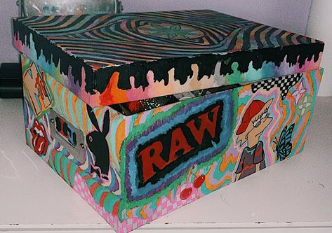 Trippy Dresser Painting Ideas, Diy Stash Box Painting Ideas, Painted Stash Box Ideas, Stash Box Painting Ideas Trippy, Trippy Box Painting Ideas, Stash Box Painting Ideas, Box Painting Ideas Aesthetic, Dresser Painting Ideas Creative, Cute Box Painting Ideas