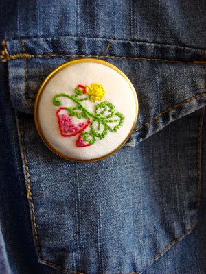 feeling stitchy: Tutorial Tuesday Happy Tuesday Everyone, Cross Stitch Tutorial, Embroidery Frame, Embroidered Brooch, Brooch Diy, Diy Pins, Different Stitches, Embroidered Collars, Happy Tuesday