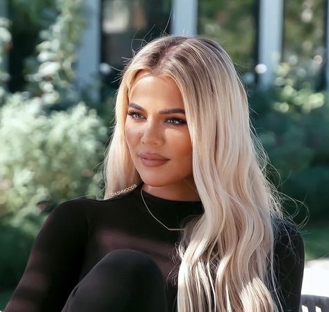 Khloe Kardashian Short Hair, Blonde Hair Khloe Kardashian, Kuwtk Memes, Kardashian Short Hair, Klohe Kardashian, Short Hair 2022, Dauntless Clothes, Khloe Hair, Khloe Kardashian Hair