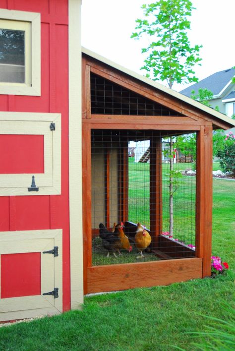 DIY Storage Shed with Chicken Coop and Chicken Run by Chalkboardblue featured on Remodelaholic Backyard Chicken Coop, Diy Storage Shed Plans, Portable Chicken Coop, Backyard Chicken Coop Plans, Diy Storage Shed, Wood Shed Plans, Chicken Run, Chicken Coop Designs, Coop Plans