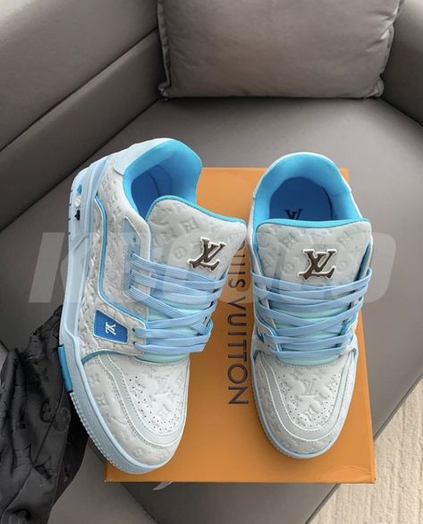 Luis Vuitton Sneaker, Louis Vuitton Zapatos, Louis Shoes, Zapatillas Louis Vuitton, Louis Vuitton Shoes Sneakers, Pretty Sneakers, Louis Vuitton Sneakers, Diy Sneakers, Trendy Shoes Sneakers