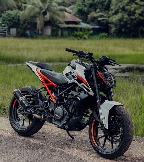 The KTM 1290 Super Duke R stands tall as a pinnacle of raw power and precision in the world of motorcycles. Engineered for adrenaline-seekers and performance enthusiasts alike, this bike is a testament to KTM's commitment to pushing boundaries.

Heart of the Beast: At the core of the KTM 1290 Super Duke R roars a monstrous 1,301 cc V-twin engine, delivering an unparalleled rush of power and torque. This powerhouse is designed not just for speed, but for a thrilling riding experience that combine Duke 250 Modified, Duke 250 Wallpaper 4k, Ktm Duke 250 Wallpaper, Ktm Duke 200 Modified, Ktm Duke 390 Modified, Ktm Duke 250, Duke 250, Motorbike Illustration, 1290 Super Duke R