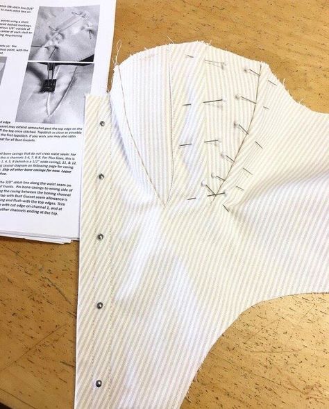 Making a Victorian Corset Historical Sewing Techniques, Victorian Sewing Patterns, Victorian Corset Pattern, Edwardian Corset Pattern, Victorian Corsets, Sewing Corset, Corset Diy, How To Make A Corset, Corset Victorian