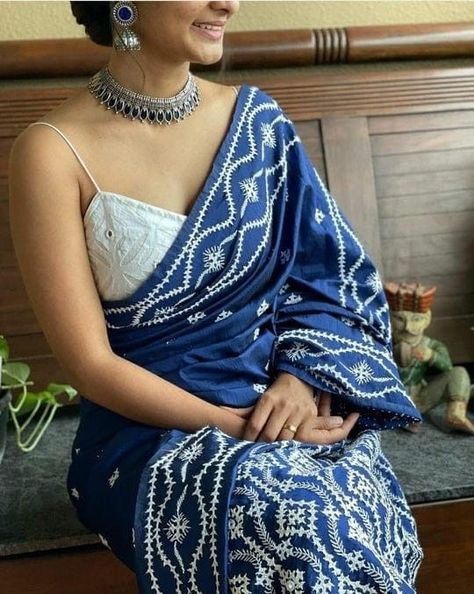 Blue And White Saree, Saree Jacket, Indigo Saree, Blessing Ceremony, Sleeveless Blouse Designs, Saree Wearing Styles, Strip Blouse, Simple Saree Designs, Fashionable Saree Blouse Designs