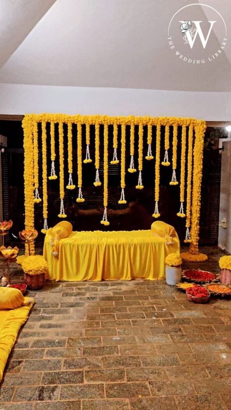 Simple Haldi Stage Decoration At Home, Baby Ceremony Decorations, Haldi Ideas At Home, Mehendi Home Decor Ideas, Haldi Decorations At Home, Holud Decoration At Home, Haldi Decoration Ideas At Home For Groom, Home Haldi Decor, Haldi Backdrop Stage Decorations