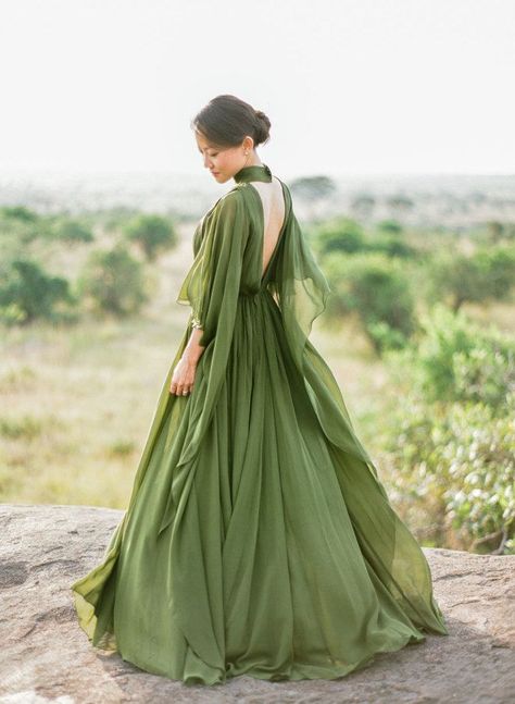 breathtaking olive green gown from elie saab Green Wedding Dresses, 파티 드레스, Bridal Cape, Green Gown, Bohol, Beauty Dress, Fantasy Dress, Gorgeous Gowns, Beautiful Gowns