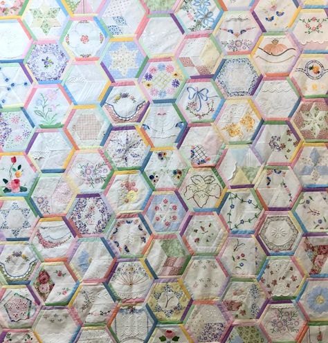 Rhonda Dort, Vintage Handkerchiefs Crafts, Hexagon Quilt Pattern, Vintage Quilts Patterns, Crazy Quilt Blocks, English Paper Piecing Quilts, Picture Quilts, Quilt As You Go, Embroidered Quilts