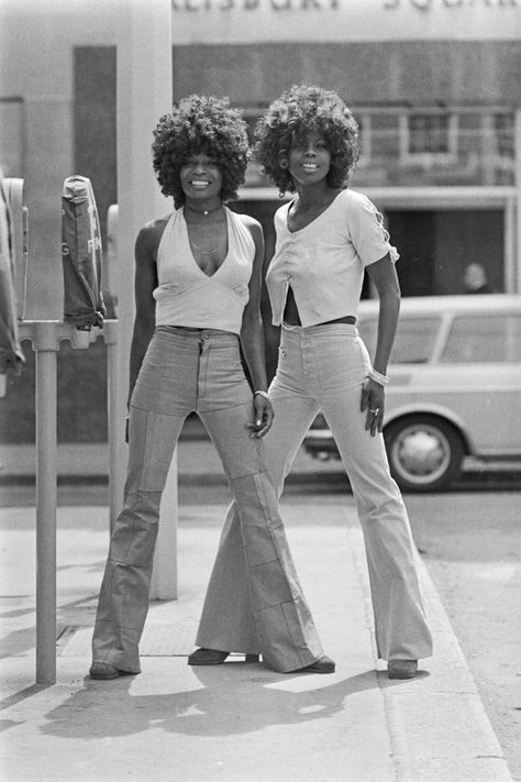 Afro Disco Outfit, All White 70s Outfit, Soul Train Outfits, 70s Aesthetic Black Women, Destinys Child 2000s, Black 70s Fashion, 70s Fashion African American, Black Women 70s, 70s Black Women