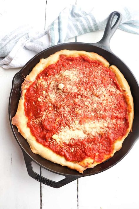 Easy Chicago Style Deep Dish Pizza (Cast Iron Skillet) - Season & Thyme Deep Dish Pizza Cast Iron, Pizza Cast Iron Skillet, Pizza In Cast Iron Skillet, Pizza Cast Iron, Deep Dish Pizza Crust, Skillet Recipes Dinner, Cast Iron Skillet Recipes Dinner, Pizza Toppings Combinations, Cast Iron Skillet Pizza