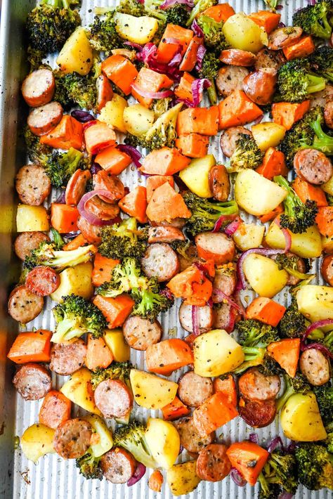 Sheet Pan Sausage And Veggies, Turkey Sausage Recipes, Smoked Sausage Recipes, Sheet Pan Suppers, Sausage Potatoes, Pan Chicken, Savory Chicken, Chicken Sausage, Sheet Pan Dinners