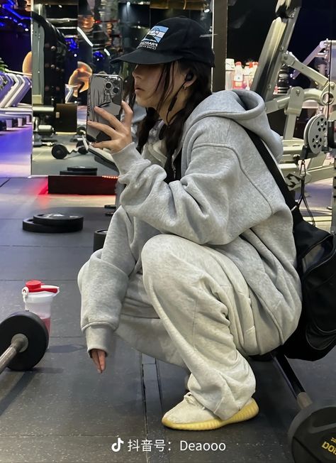 Gym Outfit Aesthetic Oversized, Asian Gym Aesthetic, Gym Fits Leggings, Baggy Gym Fits, Baggy Gym Outfits For Women, Baggy Workout Outfits, Baggy Gym Outfit, Gym Style Women, Modest Workout Clothes