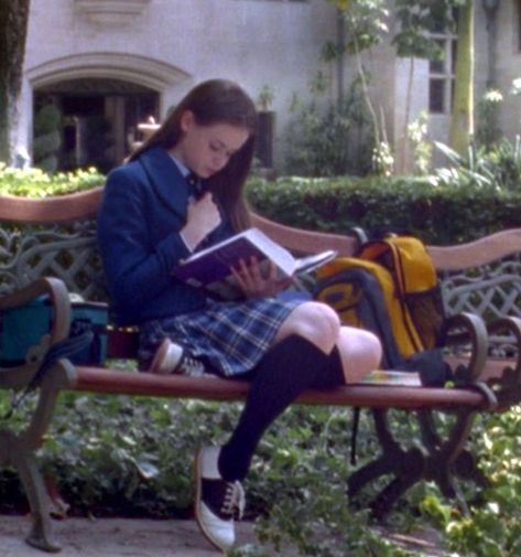 Gilmore Outfits, Gilmore Girls Fall, Rory Gilmore Style, Alluka Zoldyck, Paris Geller, Romanticizing School, Michelle Trachtenberg, Nct Johnny, Girls Fall