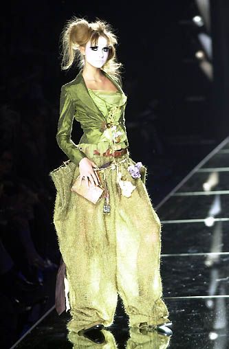 2000 - John Galliano 4 Dior Couture show - Christian Dior John Galliano, Avant Garde Outfit, Woman Costumes, Ethereal Fairy, Galliano Dior, Wes Gordon, Dior Collection, Runway Fashion Couture, Fashion Design Portfolio