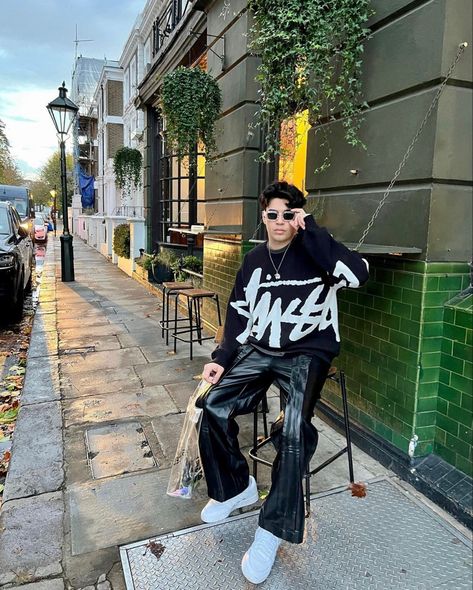 #mensclothing #mensfashion #fallfashion #winteroutfit #stussy #menswear #menstyle #aesthetic #blackandwhite #fashion Stussy Outfit Men, Stussy Fits, Stussy Outfits, Stussy Aesthetic, Stussy Outfit, Stussy Style, Stussy Clothing, Hot Topics Outfit, Brand Moodboard