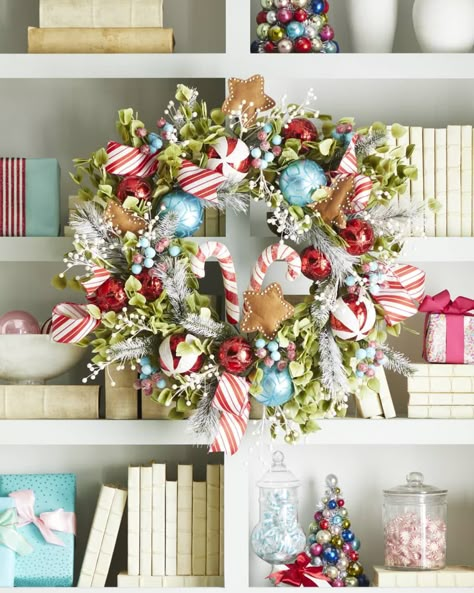 Modern Wreath, Wreaths Diy, Christmas Trends, Gorgeous Christmas, Colorful Christmas Tree, Christmas Joy, Christmas Inspiration, Holiday Wreaths, Christmas Candy