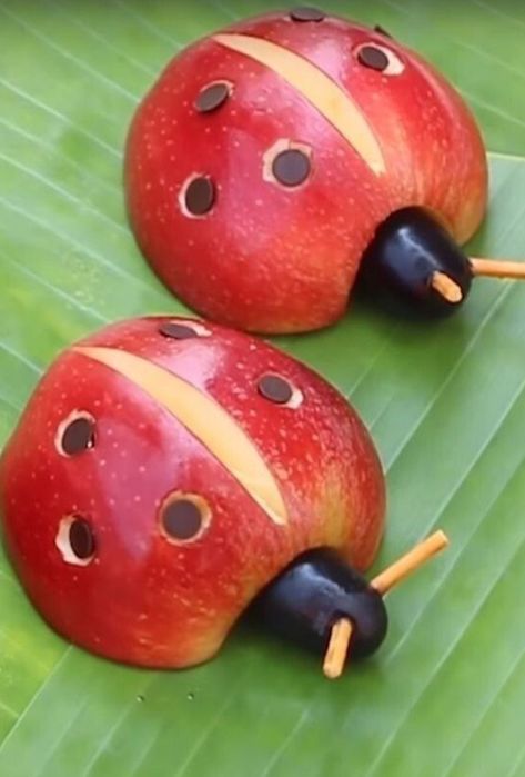 Deco Fruit, Fruit Animals, Kitchen Cook, Food Art For Kids, Decorações Com Comidas, Creative Food Art, Kids Party Food, Food Carving, Cute Snacks