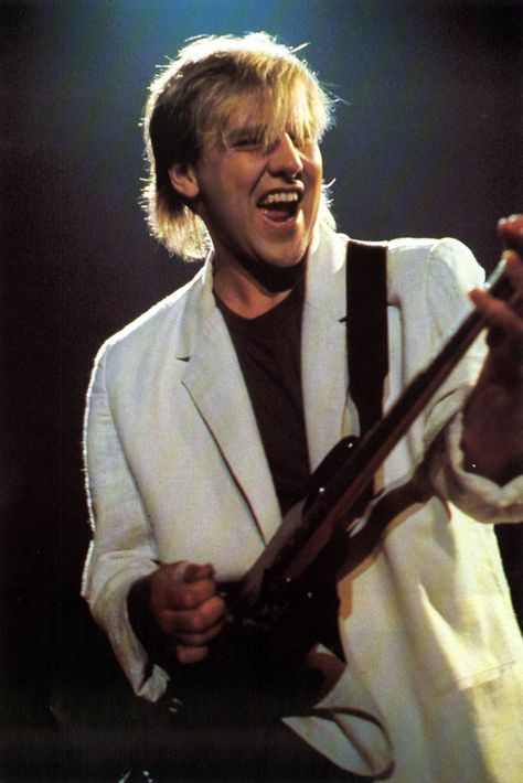 Alex Lifeson, Music Pics, Rush Hour, Progressive Rock, Many Faces, Holy Trinity, Guitarist, Rock Bands, Rush