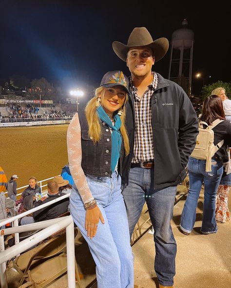 Pioneer Days with my Cowboy 🤠🤍🐂🌾🍺 Rodeo Date, Vintage Western Outfits, Rodeo Outfit Ideas, Pioneer Days, Rodeo Outfit, Pioneer Day, Summer Concerts, Outfits Vintage, Rodeo Outfits