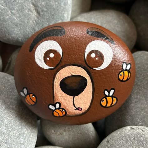 Painting flowers calms me. 🌸 🎨 | Instagram Rock Painting Camping Ideas, Painted Rocks Craft Ideas, Rock Painting Art Simple, Painting Ideas On Rocks, Bear Rock Painting, Bear Painted Rocks, Cool Rock Painting Ideas, Cute Painted Rocks, Painted Rocks Flowers