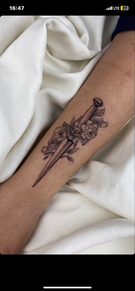 Flower With Knife Tattoo, Women Dagger Tattoo, Floral Knife Tattoo, Fantasy Dagger Tattoo, Curved Dagger Tattoo, Fine Line Dagger Tattoo, Dagger Thigh Tattoo, Thigh Dagger Tattoo, Knife With Flowers Tattoo