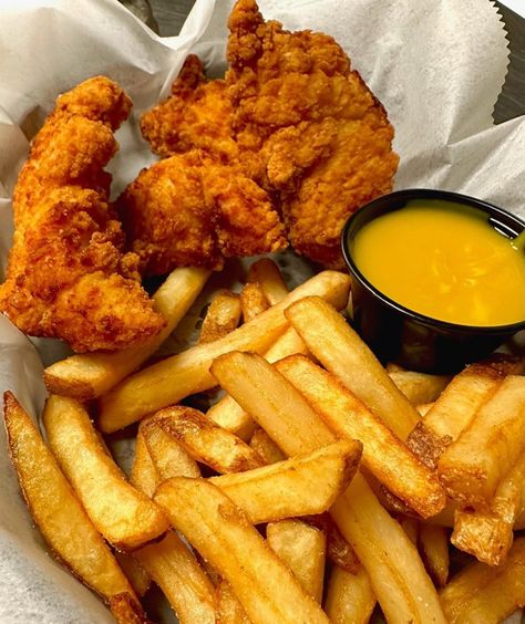 Chicken And Fries Aesthetic, Fav Food Fries, Fried Chicken And French Fries, Chicken Tenders And Fries Aesthetic, Chicken Tender And Fries, Fried Chicken And Fries, Chicken Tenders Aesthetic, Chicken Aesthetic Food, Fried Chicken Aesthetic