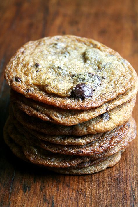 Crisp on the edges, chewy in the center, buttery with chocolate chunks throughout, these delicate cookies are enough to convert the thick-and-chewy-chocolate-chip-cookie lover in me forever. They are delectable and so easy to make. // alexandracooks.com Canal House, Chewy Chocolate Chip, Chewy Chocolate Chip Cookies, Cookies Recipes Chocolate Chip, Sweet And Salty, Clean Eating Snacks, Just Desserts, Chip Cookies, Chocolate Chip Cookies