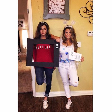 netflix and chill date party costume / halloween costume #halloween #netflixandchillcostume #netflixandchill #monmouthduo #kkgmonmouth Group Halloween Costumes For College, Halloween College Party, Netflix And Chill Date, Netflix And Chill Costumes, Peanuts Halloween Costume, Mean Girls Halloween Costumes, Seven Dwarfs Costume, Halloween Costumes For College, Popcorn Costume