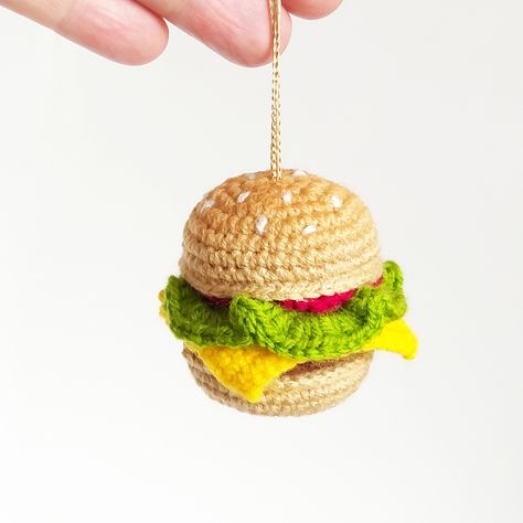 Crochet Burger Keychain, Burger Crochet Free Pattern, Crochet Burger Pattern Free, Crochet Hamburger Pattern Free, Crochet Mini Keychain Free Pattern, Hamburger Amigurumi, Hamburger Crochet, Keychain Crochet Ideas, Amigurumi Keyring