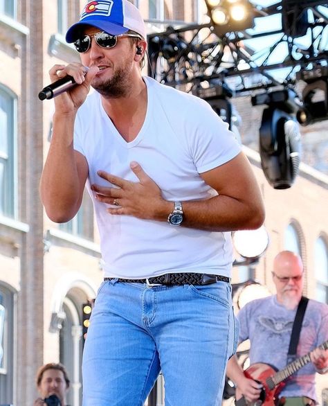 Luke Bryan Shirtless, Luke Bryan Fan, Luke Bryan Concert, Luke Bryan Pictures, Cole Swindell, Shake It For Me, To My Future Husband, The Music Man, New Photo Download