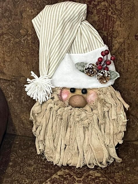 Primitive Santa Patterns To Sew, Add Height To Christmas Tree, Primitive Diy, Christmas Notes, Primitive Christmas Crafts, Primitive Christmas Decorating, Textile Art Dolls, Diy Santa, Christmas Gifts To Make