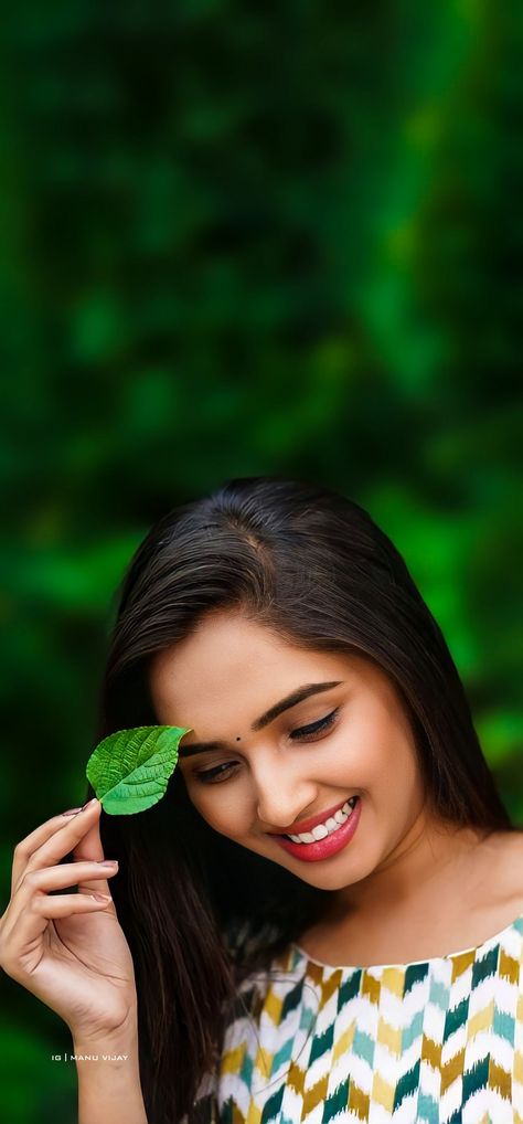 Prathyusha💚 Prathyusha Garimella, Prabhas Actor, Divine Beauty, Girly Attitude Quotes, Glamour Beauty, Indian Actress Hot Pics, Hot Pics, Beautiful Nature Scenes, Nature Scenes