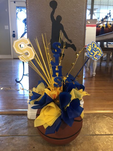 Basketball Banquet Decorations, Basketball Table Decorations, Basketball Banquet Centerpieces, Basketball Centerpiece Ideas, Paper Lantern Centerpieces, Basketball Centerpieces, Volleyball Banquet, Basketball Banquet, Baseball Banquet