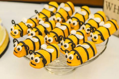 Honeycomb Snacks, Gender Reveal Ideas Bee, Gender Reveal Ideas Bee Theme, Bee Snacks, Baby First Birthday Themes, Bee Themed Classroom, Bumble Bee Birthday, Bee Activities, Gender Reveal Themes