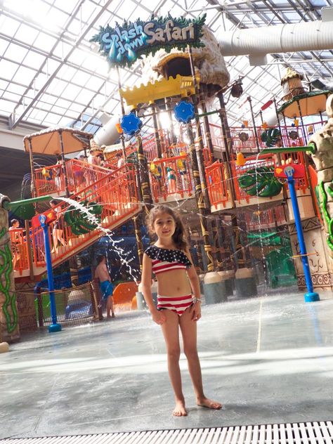 Indoor water parks are fantastic in winter while outdoor water parks are perfect for a sunny day. If you're planning a water park trip, here's a run down on everything you'll want to bring. What To Bring To Water Park, Indoor Water Park Outfit, Kalahari Packing List, Indoor Waterpark Outfit For Moms, Water Park Outfit For Moms, Waterpark Outfit Ideas, Wisconsin Dells Winter, Kalahari Resort Poconos, Waterpark Outfit