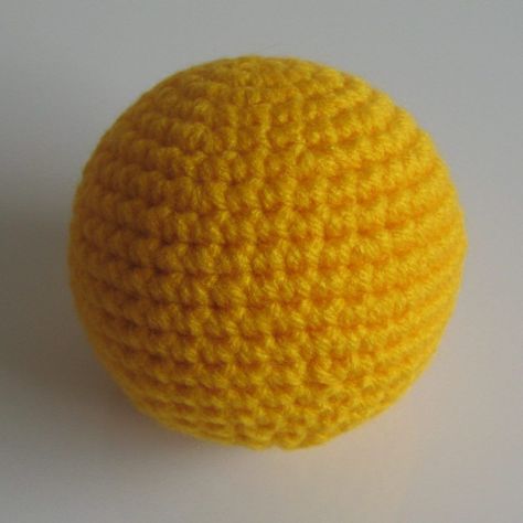 Crochet a Mathematically Correct Sphere - FREE Pattern! #crochet #handmade #diy #freepattern Crochet Ball, Pola Amigurumi, Crochet Diy, Love Crochet, Crochet Techniques, Crochet Dolls, Yarn Crafts, Crochet Crafts, Crocheted Item