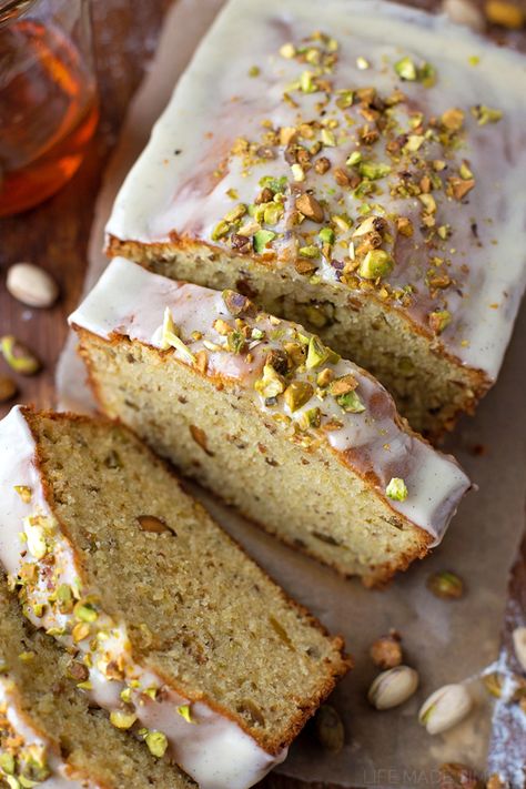 Pistachio Pound Cake, Roasted Pistachios, Almond Tea, Pistachio Recipes, Pistachio Pudding, Pistachio Cake, Loaf Cakes, Pound Cake Recipe, Pound Cakes