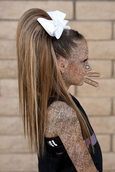 Tattoo Face, Facial Tattoos, Face Girl, Tattoed Girls, Stretched Ears, Girl Tattoos, Tattoos For Women, Ear Cuff, Piercings